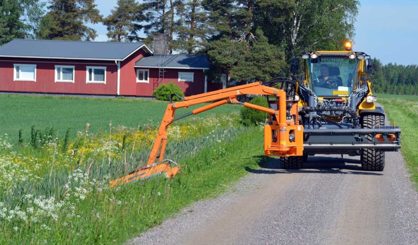 Wille varustettuna vesakkoleikkurilla.